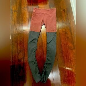 Alo Two-Tone Leggings size M